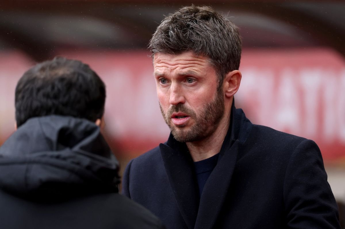 A derrota do Barcelona é o ganho do Man Utd, já que a mídia espanhola envia uma mensagem clara a Michael Carrick