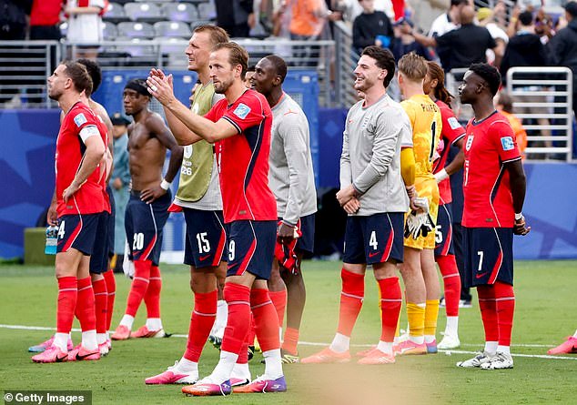 A Inglaterra vence a Copa do Mundo… mas seus anfitriões NÃO estão chocados! Três leões presos na TV dos EUA – incluindo três estrelas chamadas de ‘ignorantes e arrogantes’