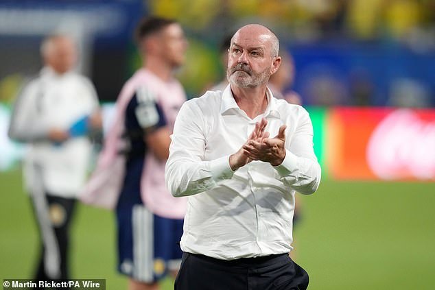 ‘Foi uma decisão fácil deixar a Escócia’, insiste Steve Clarke enquanto começa a busca por seu sucessor