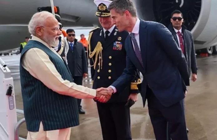 O primeiro-ministro Modi chega a Amsterdã e enfatizou que as relações Índia-Holanda atingiram novos patamares