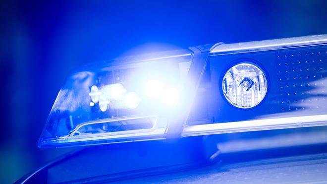 Instauração de processo-crime: Três adolescentes em carro em festa noturna