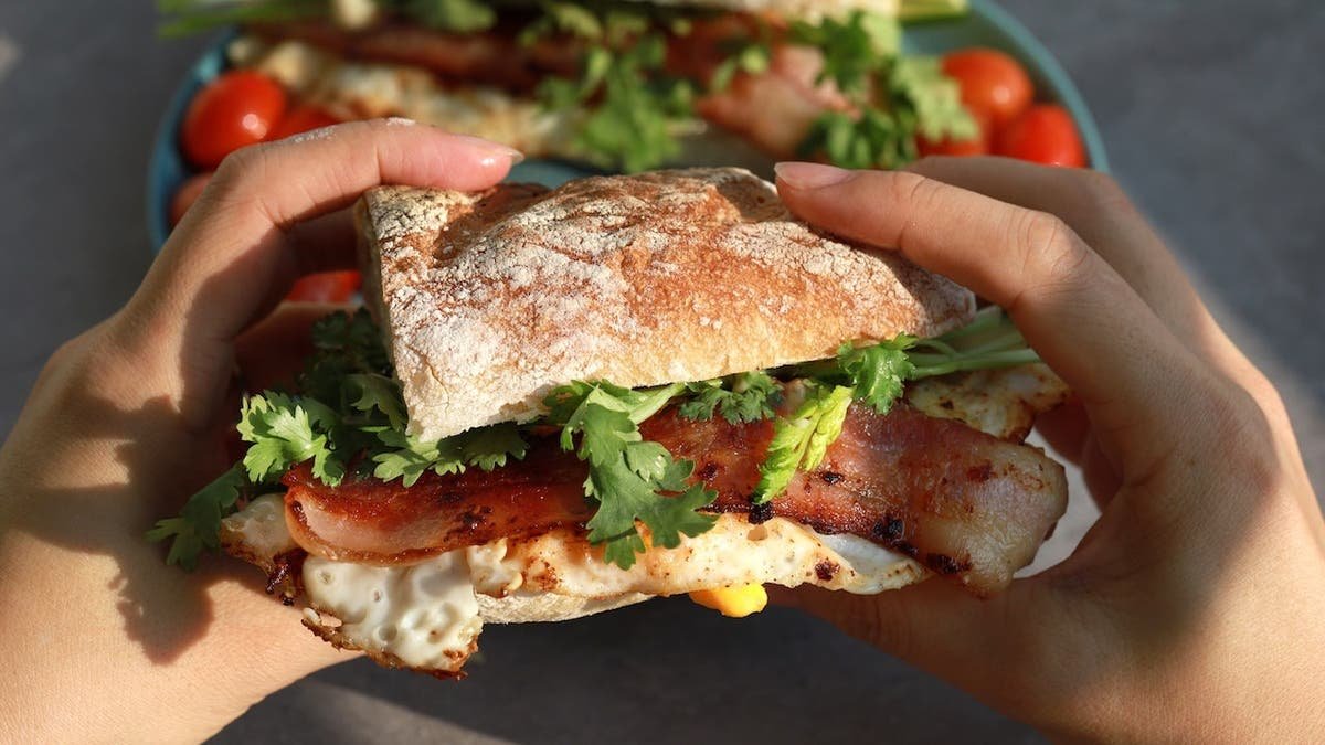 Conservante alimentar comum associado a maior risco de doenças cardíacas, segundo estudo