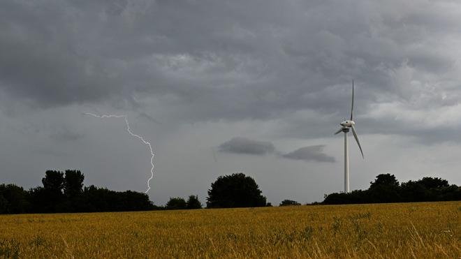 Clima: A mudança no clima traz trovões e chuva