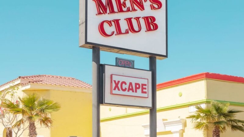 Um fotógrafo francês oferece uma visão inesperada dos Estados Unidos através de seus diversos clubes de strip
