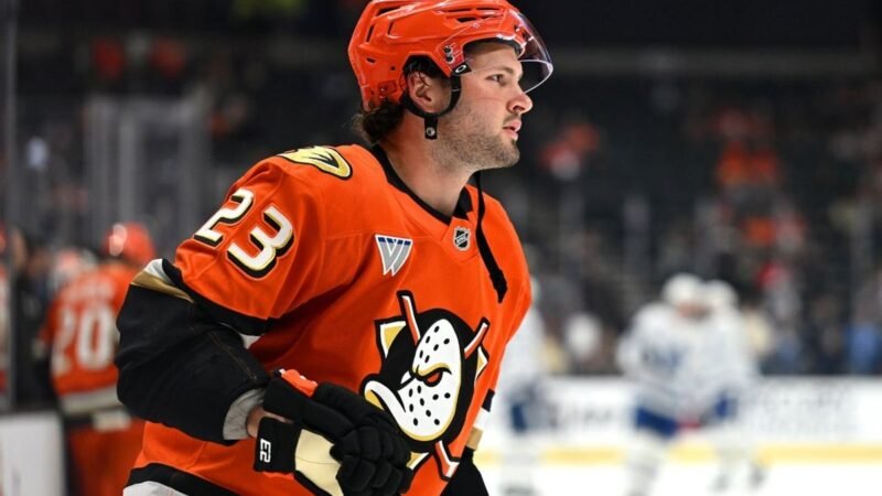 Os Ducks trocaram Mason McTavish com os Blues nas 2 primeiras rodadas
