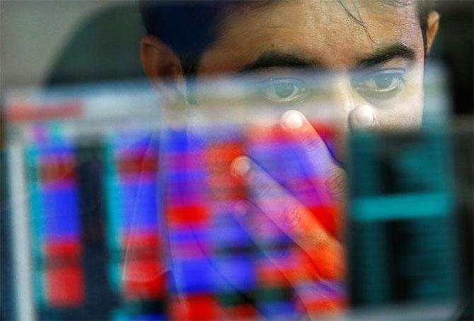 Ações indianas caem: ações de TI e preocupações com monções pesam sobre Sensex, Nifty
