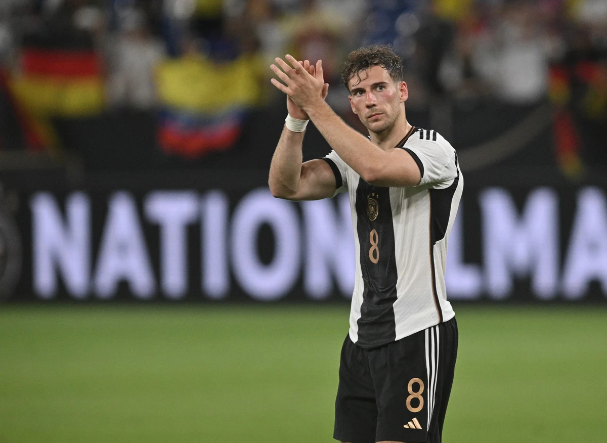 Leon Goretzka em retrato: rumores de Leverkusen, namorada, salário, cabelo