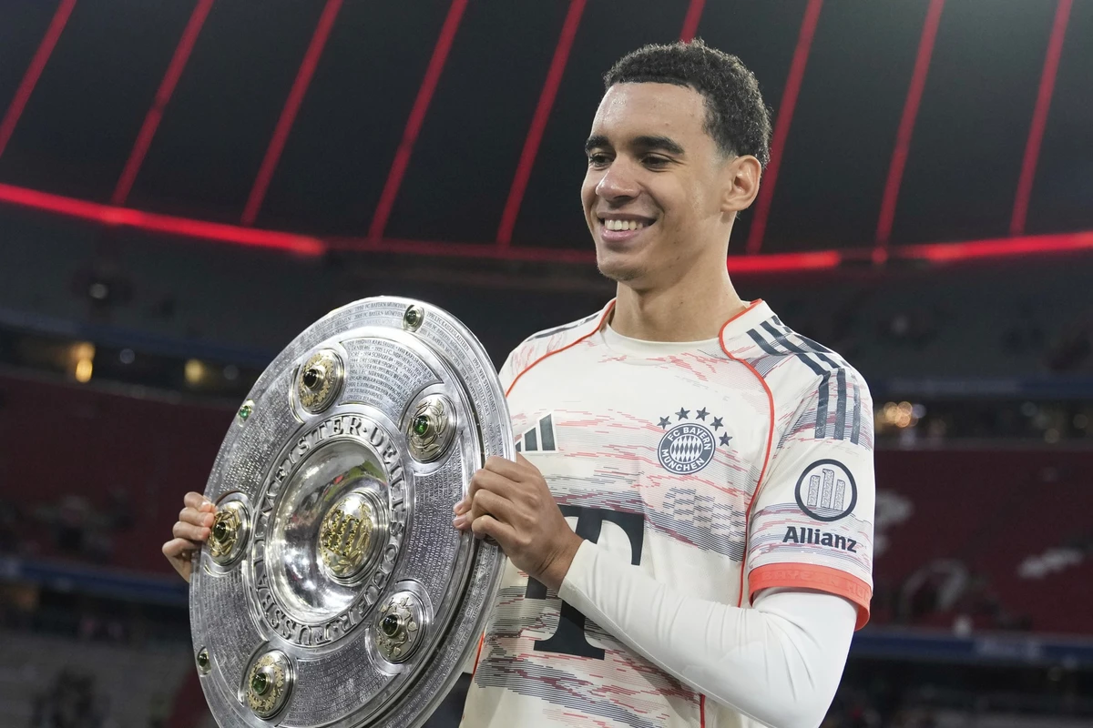 Jamal Musiala está de volta a campo pelo FC Bayern