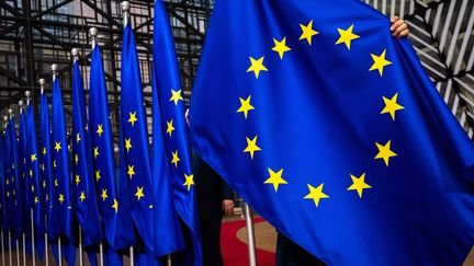 A União Europeia implementará um acordo comercial com os Estados Unidos na quarta-feira, que eliminará tarifas sobre produtos americanos.
