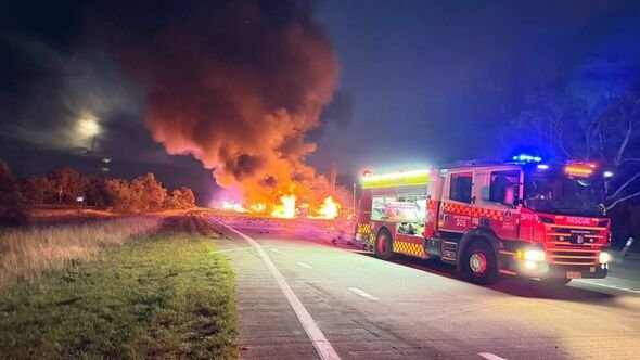 Grande explosão de propaganda após sete caminhões se amontoarem em uma estrada movimentada Mundo | Notícias