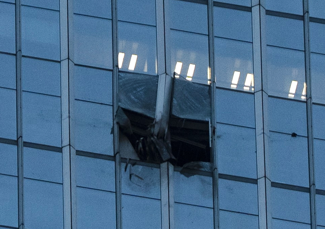 Um avião colidiu com o edifício mais alto de Pequim, provocando censura generalizada na China