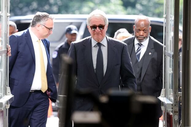 Escândalo de Epstein: quem é Leon Black, o homem que pagou 170 milhões a um molestador de crianças e bateu a porta ao inquérito parlamentar