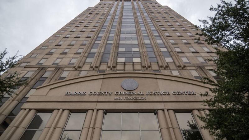 Policial de Houston acusado de suposta agressão sexual de criança – Houston Public Media