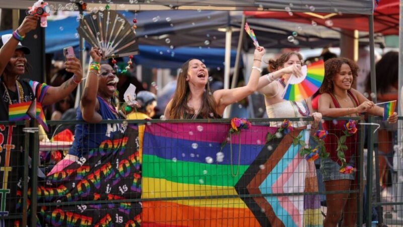 Parada do Orgulho de Houston de 2026 remarcada para 15 de agosto – Houston Public Media