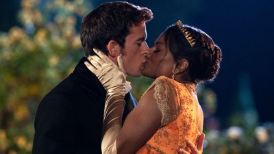 Your Fault’s Asha Banks, Matthew Broome na cena de sexo com irmãs