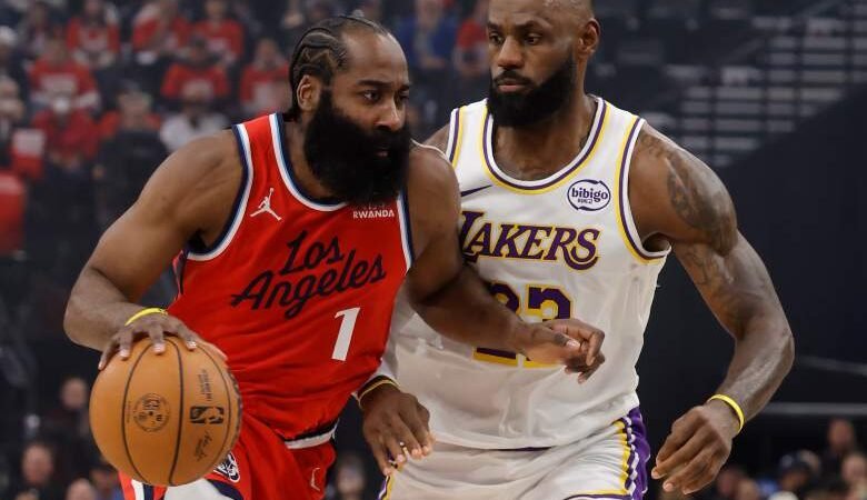 James Harden, dos Cavaliers, supostamente auxilia na perseguição de LeBron James