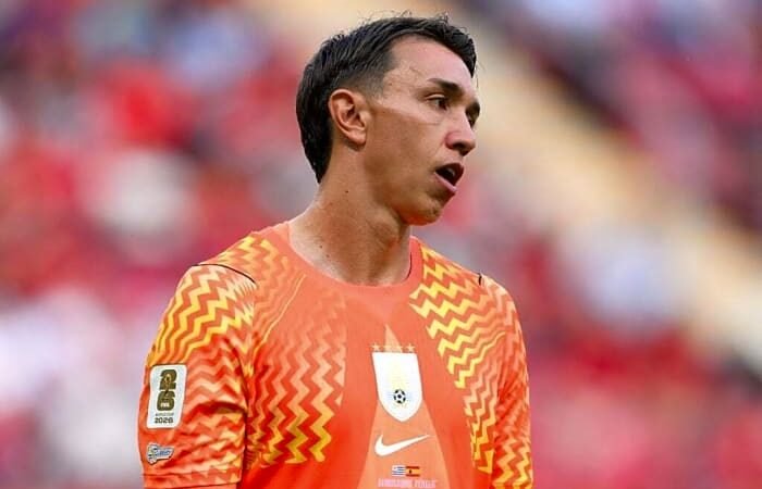 O técnico do Uruguai, Marcelo Bielsa, quebra o silêncio sobre a substituição surpresa de Fernando Muslera contra a Espanha