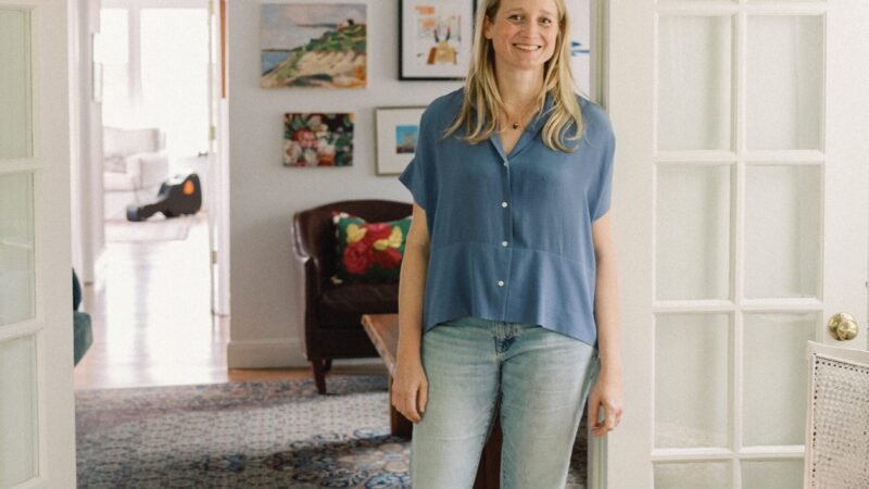 A casa de Grace Farris em Austin está cheia de livros, jogos e pinturas de família