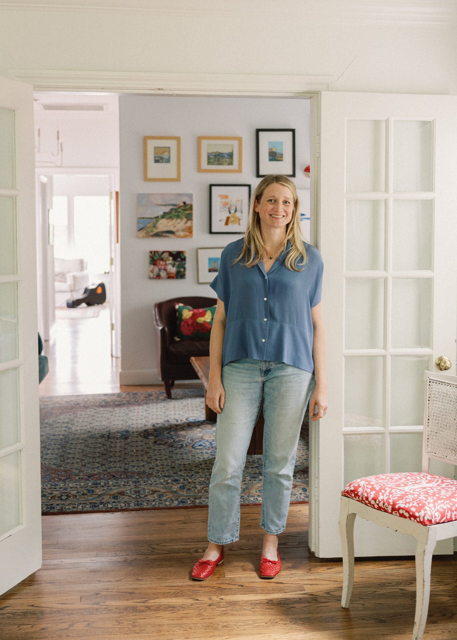 A casa de Grace Farris em Austin está cheia de livros, jogos e pinturas de família