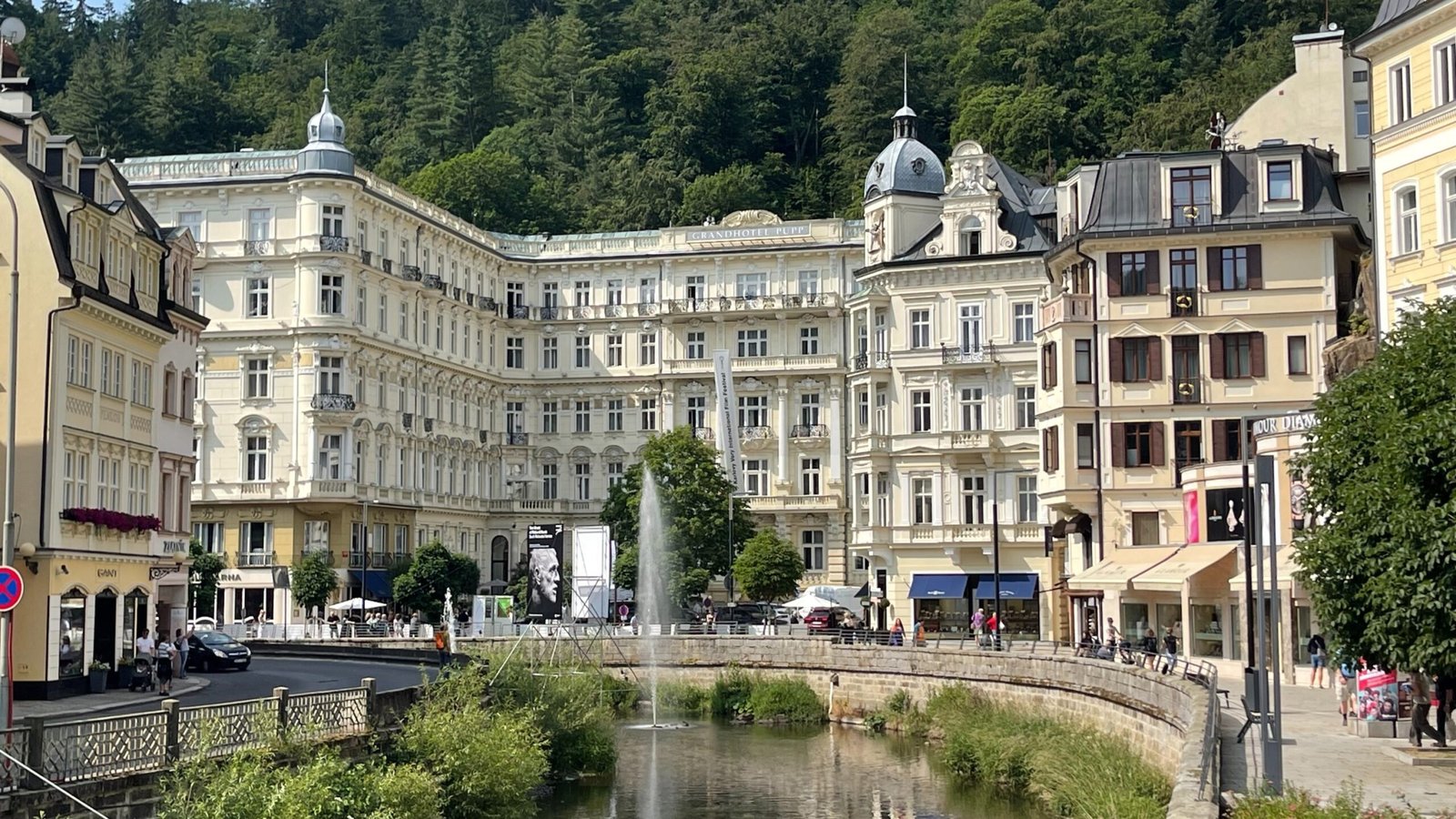 Entrevista do prefeito de Karlovy Vary sobre a cidade termal especial, economia KVIFF