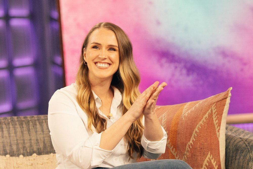 Jen Hamilton se aposenta da enfermagem em meio à separação