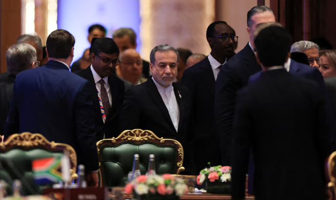 Confrontos Irã-Emirados Árabes Unidos na reunião do BRICS em Delhi, sem consenso sobre uma constituição conjunta