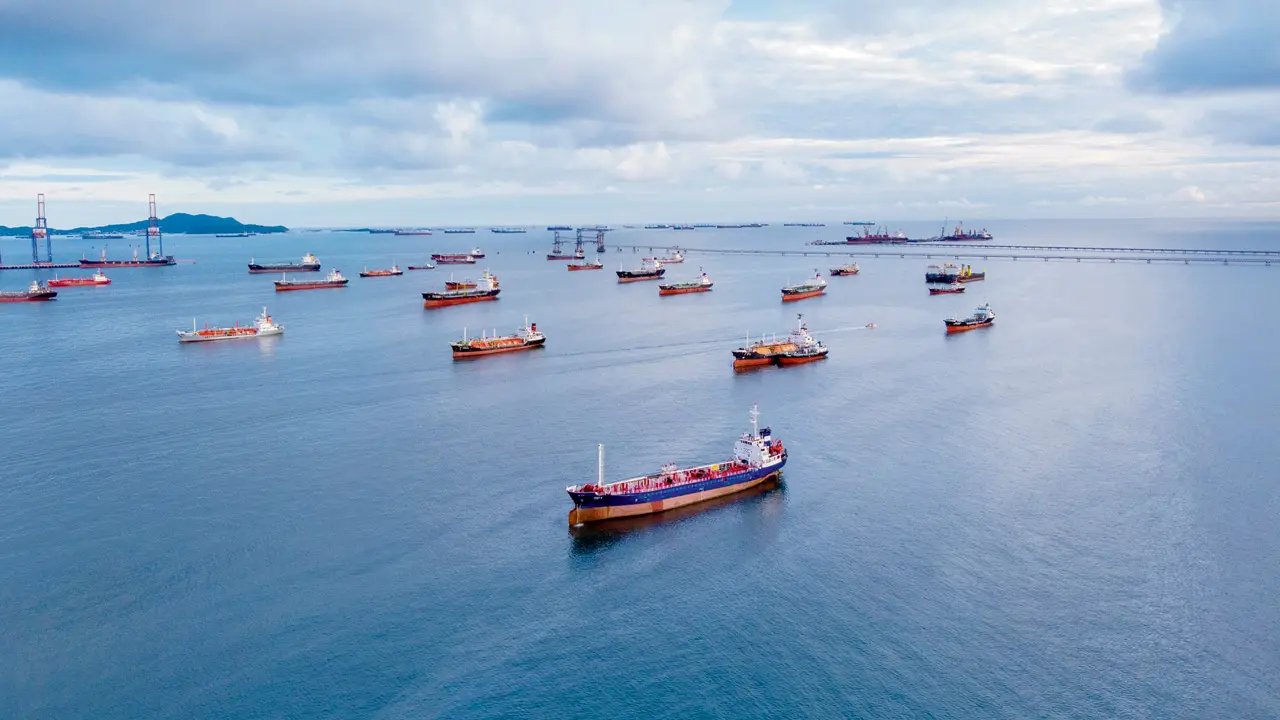 EUA respondem com ataque após ataque a navio de carga perto de Ormuz