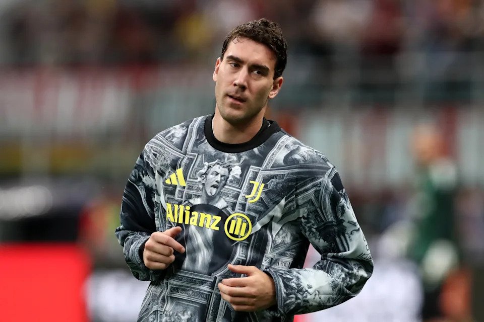 Vlahovic pode fazer Juventus e Besiktas esperar mais seis semanas