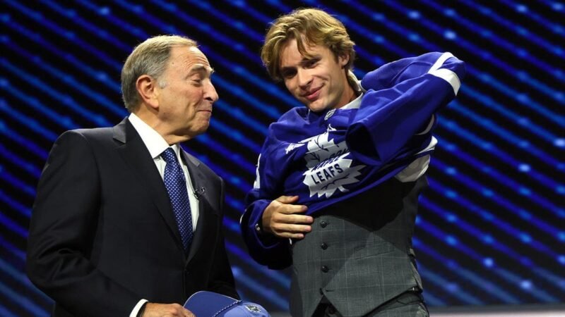 Gavin McKenna foi o primeiro colocado geral para o Toronto Maple Leafs no Draft da NHL de 2026