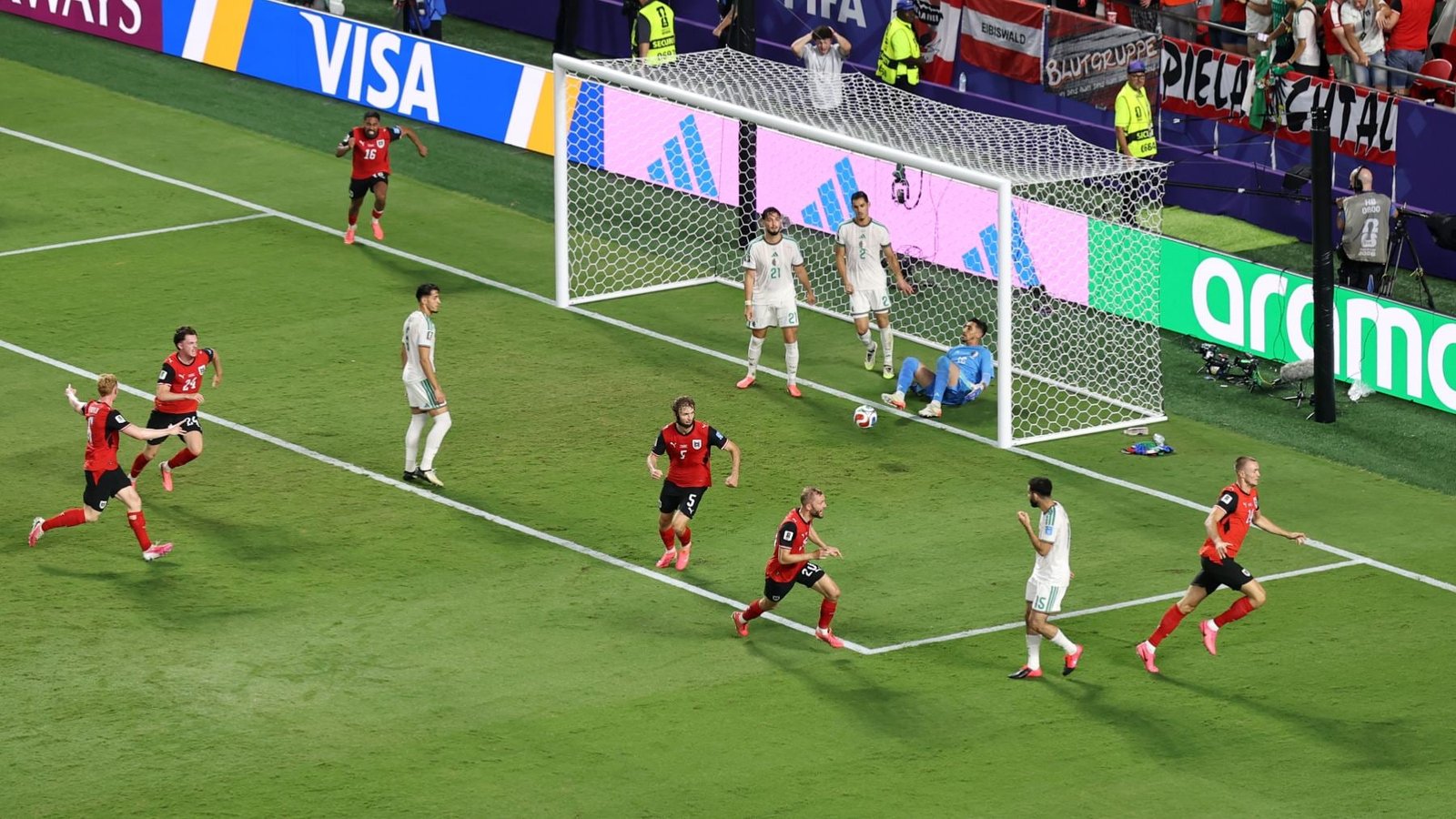 A Argélia se permitiu marcar um gol a ser evitado contra a Espanha? Raio X da finalização mais louca da Copa do Mundo