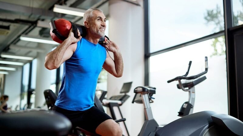 Um estudo da Penn State descobriu que 4 minutos de exercício diário melhoram a mobilidade em adultos mais velhos