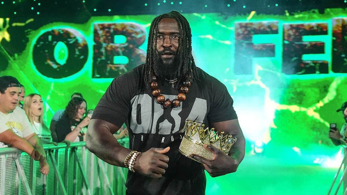 Brock Lesnar e Oba Femi se preparam para uma luta Hell in a Cell no SummerSlam
