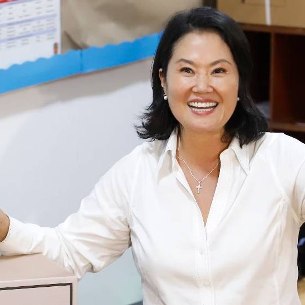 Primeira mulher presidente do Peru que assumiu a responsabilidade aos 19 anos: abandonou a escola, foi para a prisão e passou noites num bunker, Keiko evitou que o partido se desintegrasse.