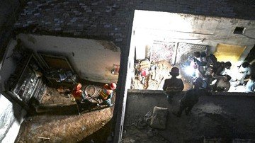 Centro de tutoria na cobertura desaba no Paquistão, morte de 14 crianças