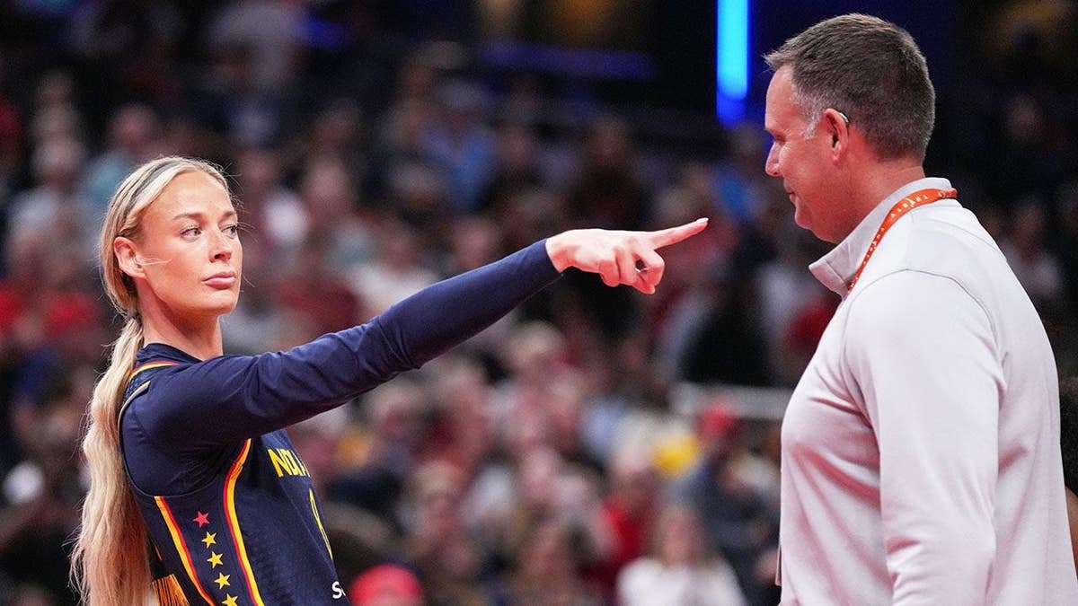 Sophie Cunningham diz que jogadores da WNBA têm como alvo Caitlin Clark na quadra