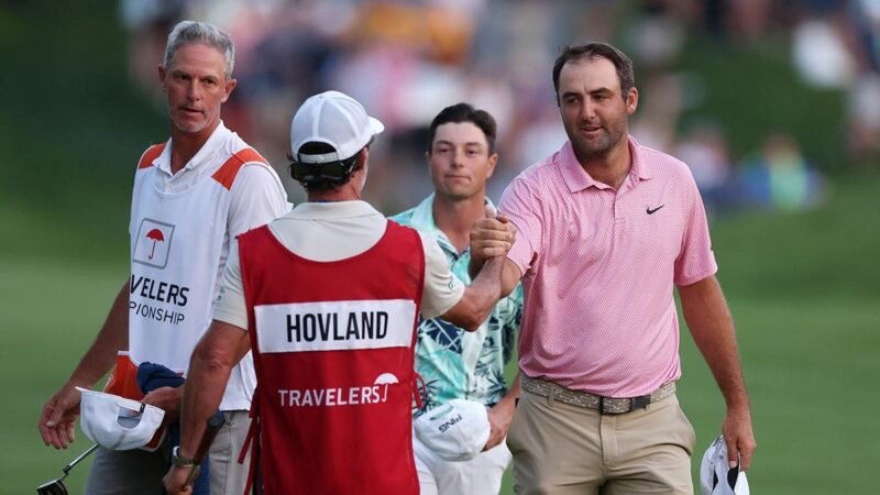 Scottie Scheffler afunda a tacada de embreagem para forçar o playoff de morte súbita de segunda-feira com Viktor Hovland no Travellers