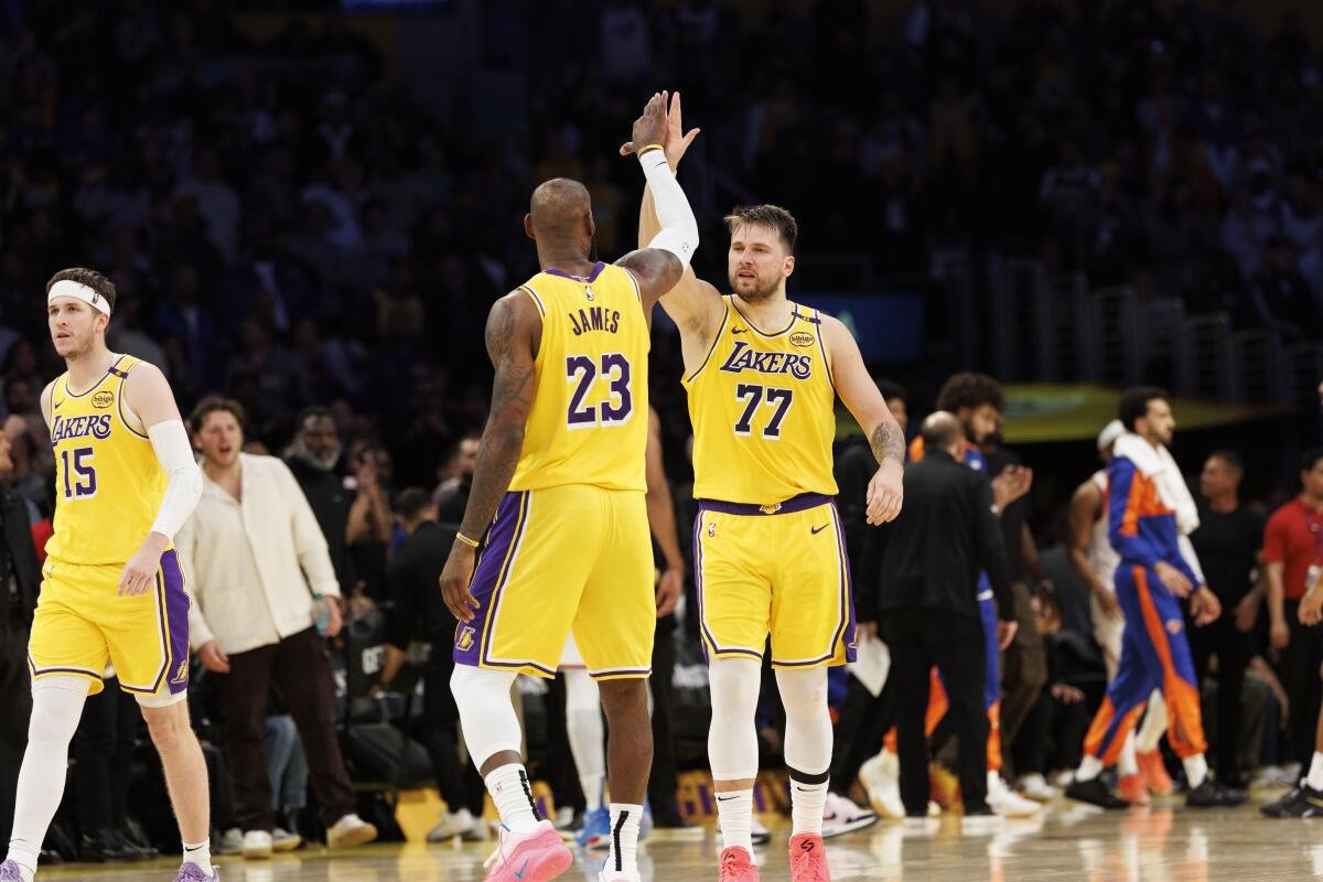 LeBron James jogará na próxima temporada, mas não com o Lakers