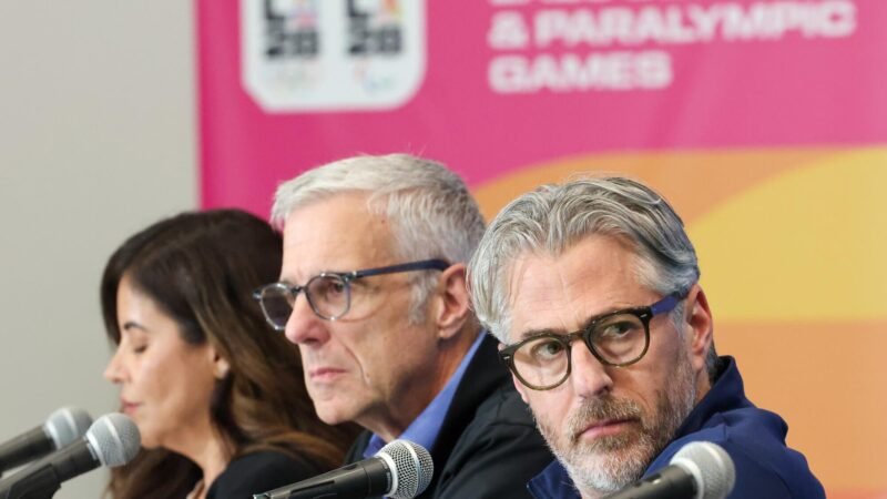 O presidente do LA28, Casey Wasserman, não renunciará por causa da precipitação de Epstein