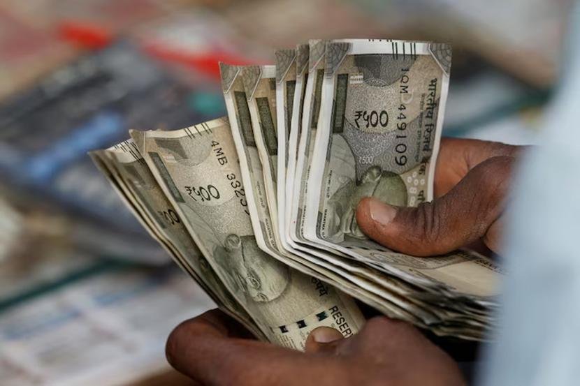 Fluxos de FCNR (B) decepcionantes: a rupia enfraquece em meio aos rendimentos globais e ao estreitamento dos spreads