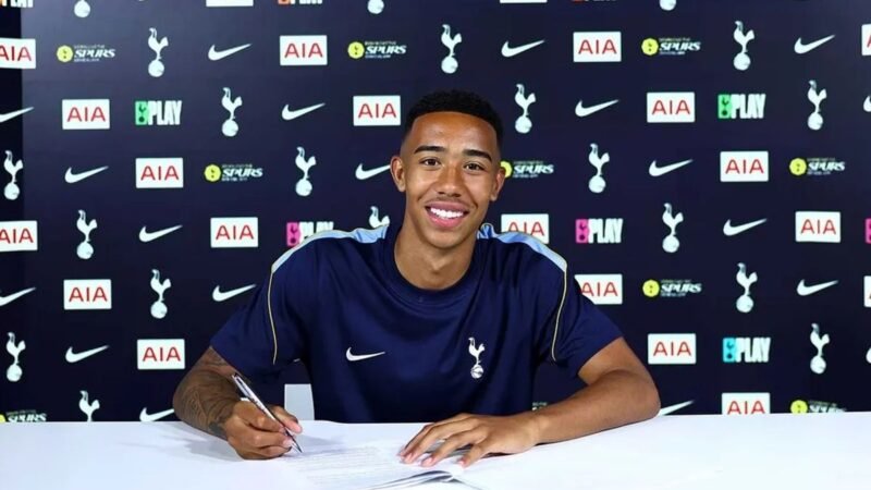 O Tottenham selou outra transferência com o adolescente postando uma mensagem de boas-vindas de 12 palavras