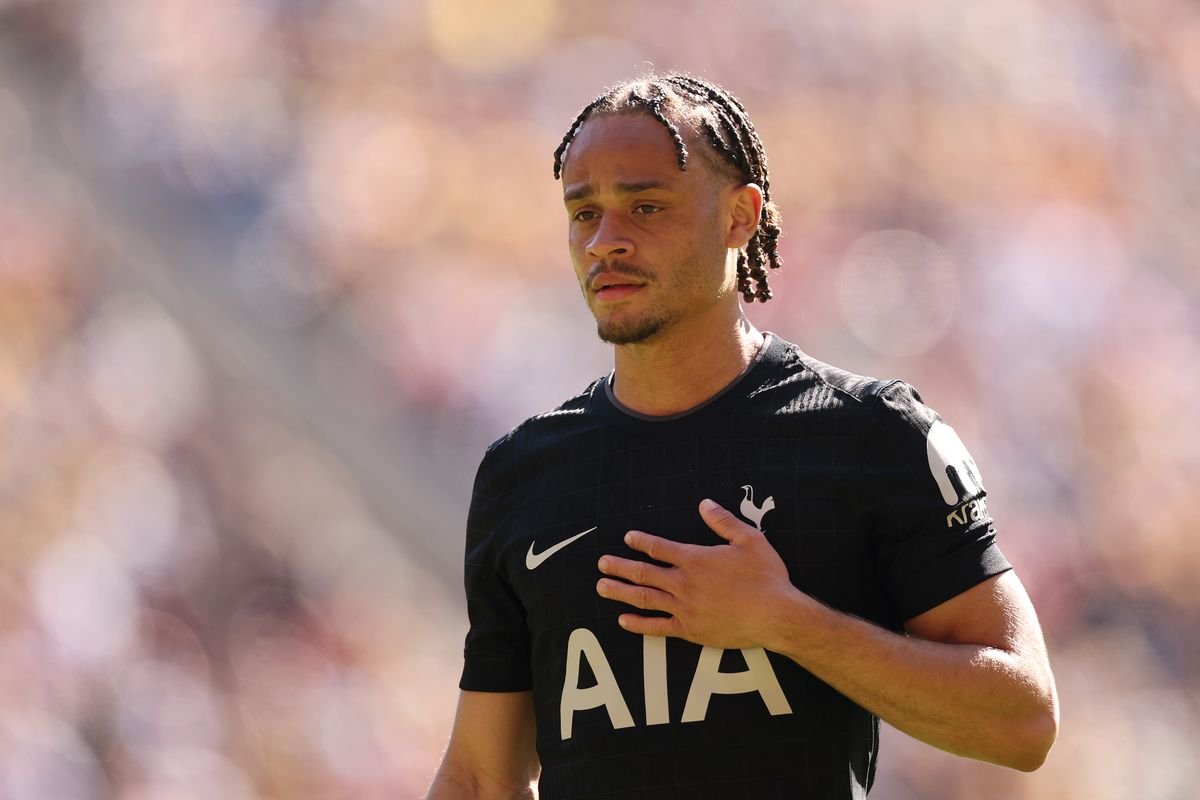 Belo toque de Xavi Simons para a família do jovem torcedor do Tottenham após morte trágica