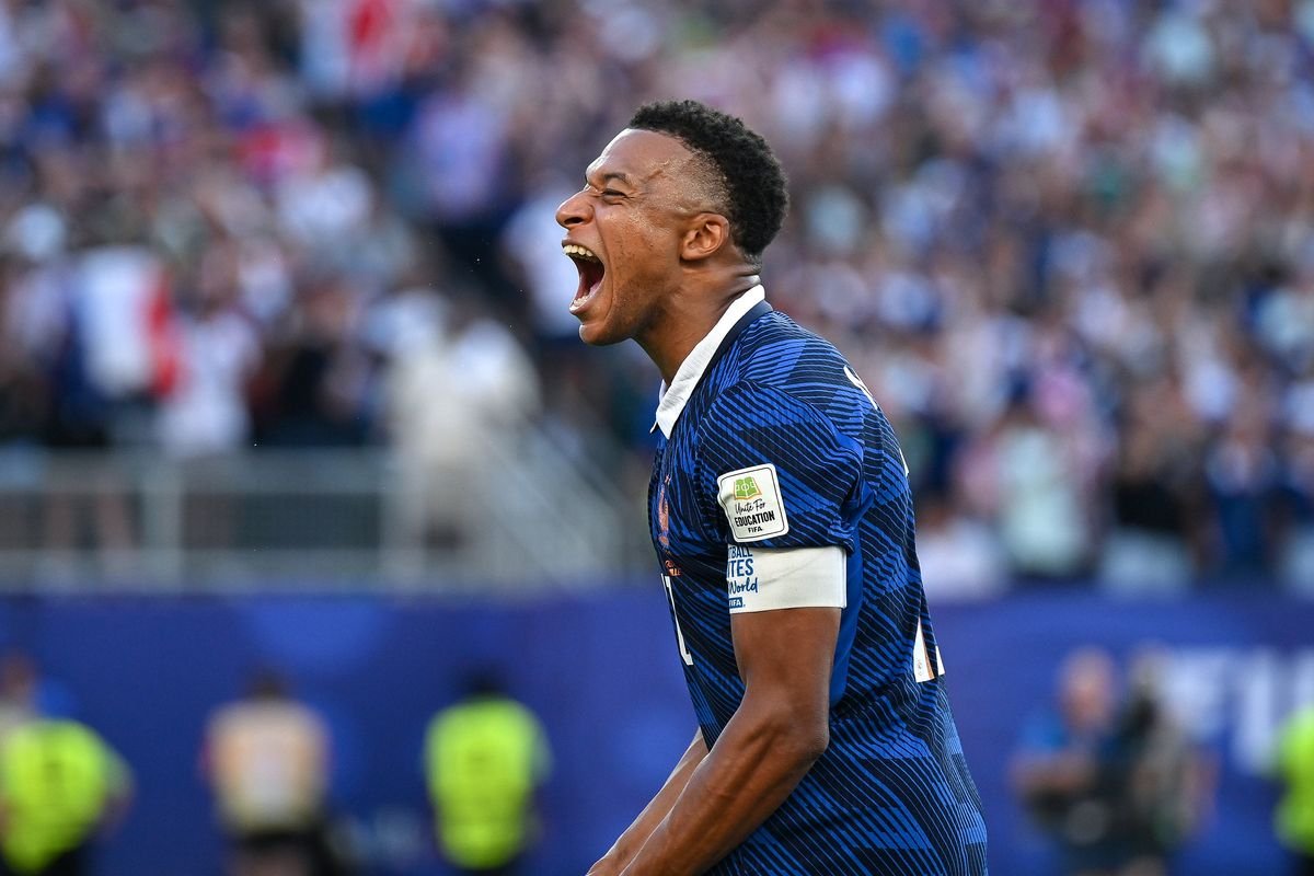 Kylian Mbappe respondeu às performances vergonhosas do Paraguai com alegações de “futebol sujo”.