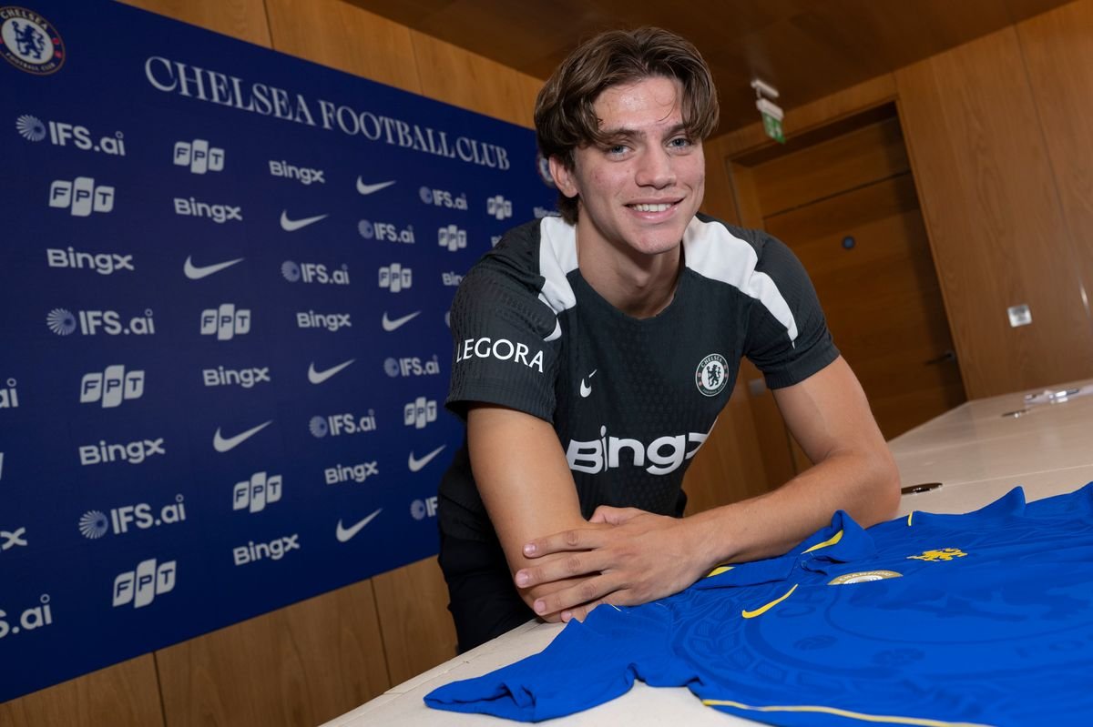 O Chelsea garantiu sua primeira contratação na era Xabi Alonso, com um acordo de £ 43 milhões concluído.