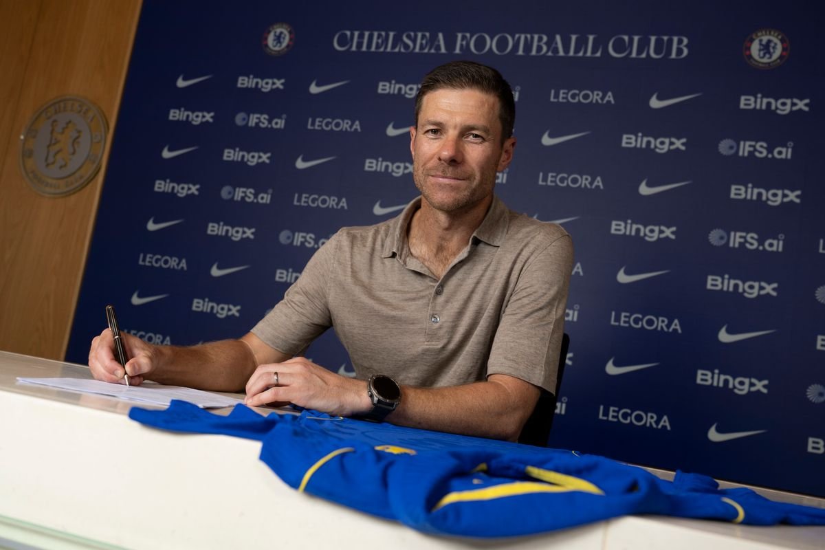 Os 12 jogadores do Chelsea que compareceram aos treinos de pré-temporada como Xabi Alonso ficaram lesionados.