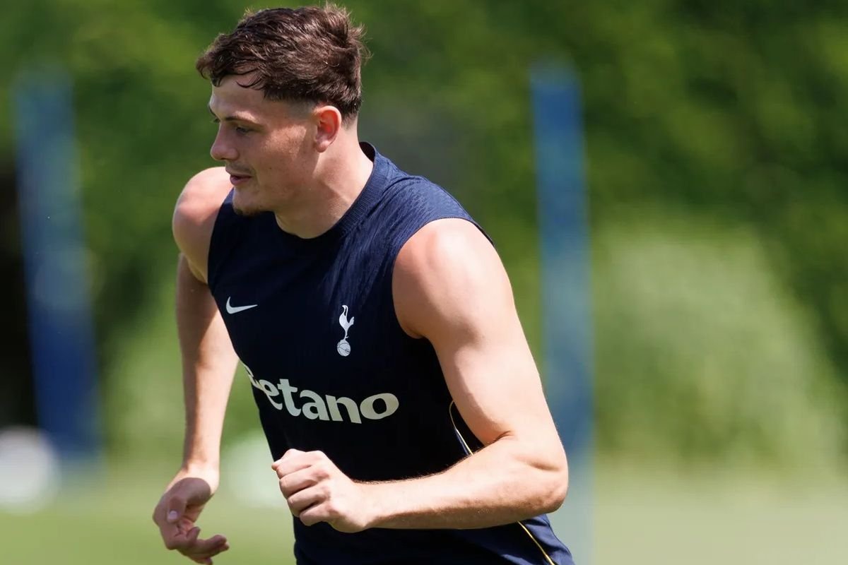 O Tottenham rejeitou três novas abordagens de transferência para o talentoso jovem atacante