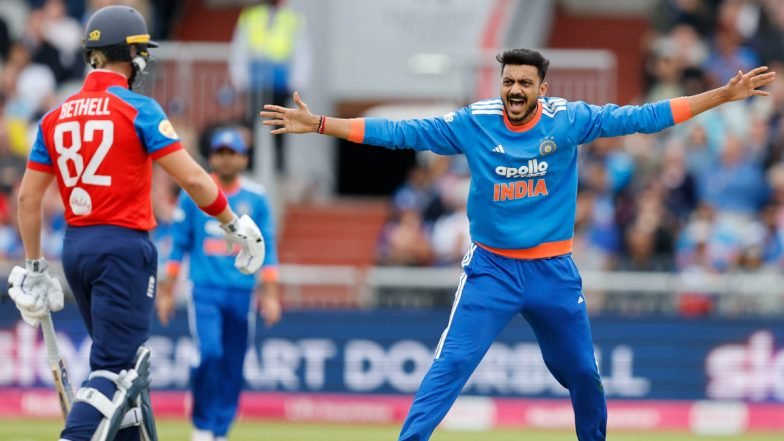 Axar Patel se tornou o primeiro spinner indiano a conquistar 100 postigos em T20Is em 2026. IND vs ENG no 2º T20I