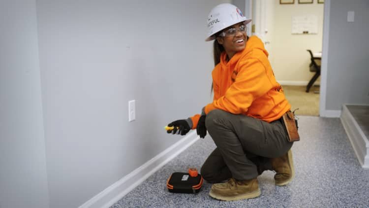 Como a jovem de 27 anos largou o emprego para fundar a Locksmith Girl de Nova York