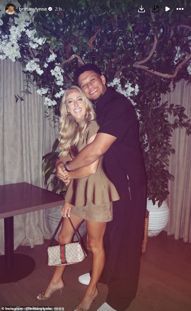Patrick e Brittany Mahomes foram vistos pela primeira vez em Nova York antes de celebrar o casamento de Travis Kelce com Taylor Swift