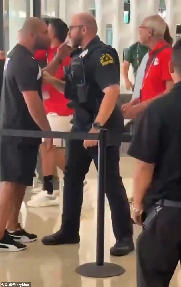 O momento acalorado entre a equipe da Copa do Mundo do Egito e a polícia de Dallas em uma disputa desagradável no lobby de um hotel