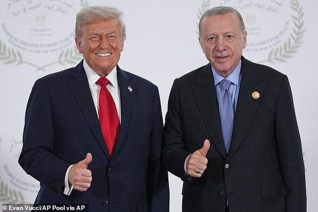 Quando Washington decidiu abandonar o Médio Oriente, qual seria a próxima NATO? Quero dizer, um país…